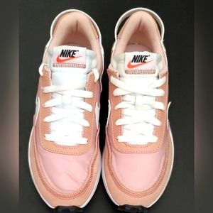 Nike Waffle Debut Sneakers. Womens Size 8. New